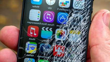 Малазиец чуть не лишился пальца из-за разбитого телефона