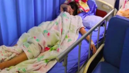 Две китаянки поспорили, кто сделает больше приседаний, и попали в больницу