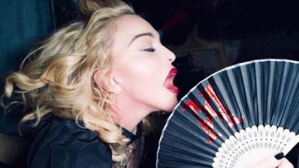 Мадонну обвинили в расизме из-за фото детей с арбузом